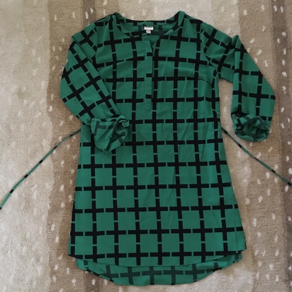 Merona Dresses & Skirts - Chic green and black Merona shift dress